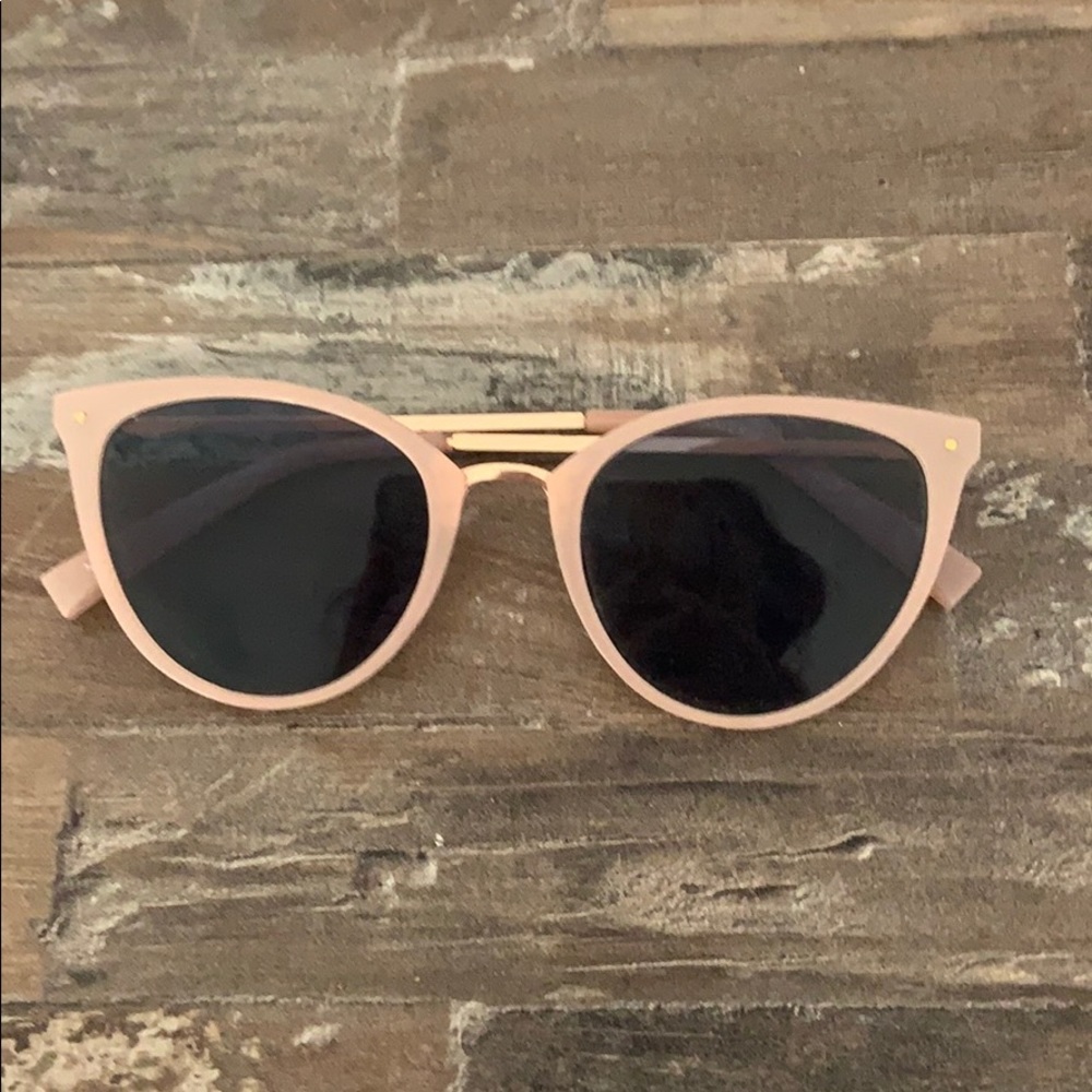 pink sunglasses